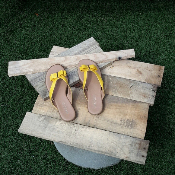 Aerosols yellow sandals - Picture 2 of 4